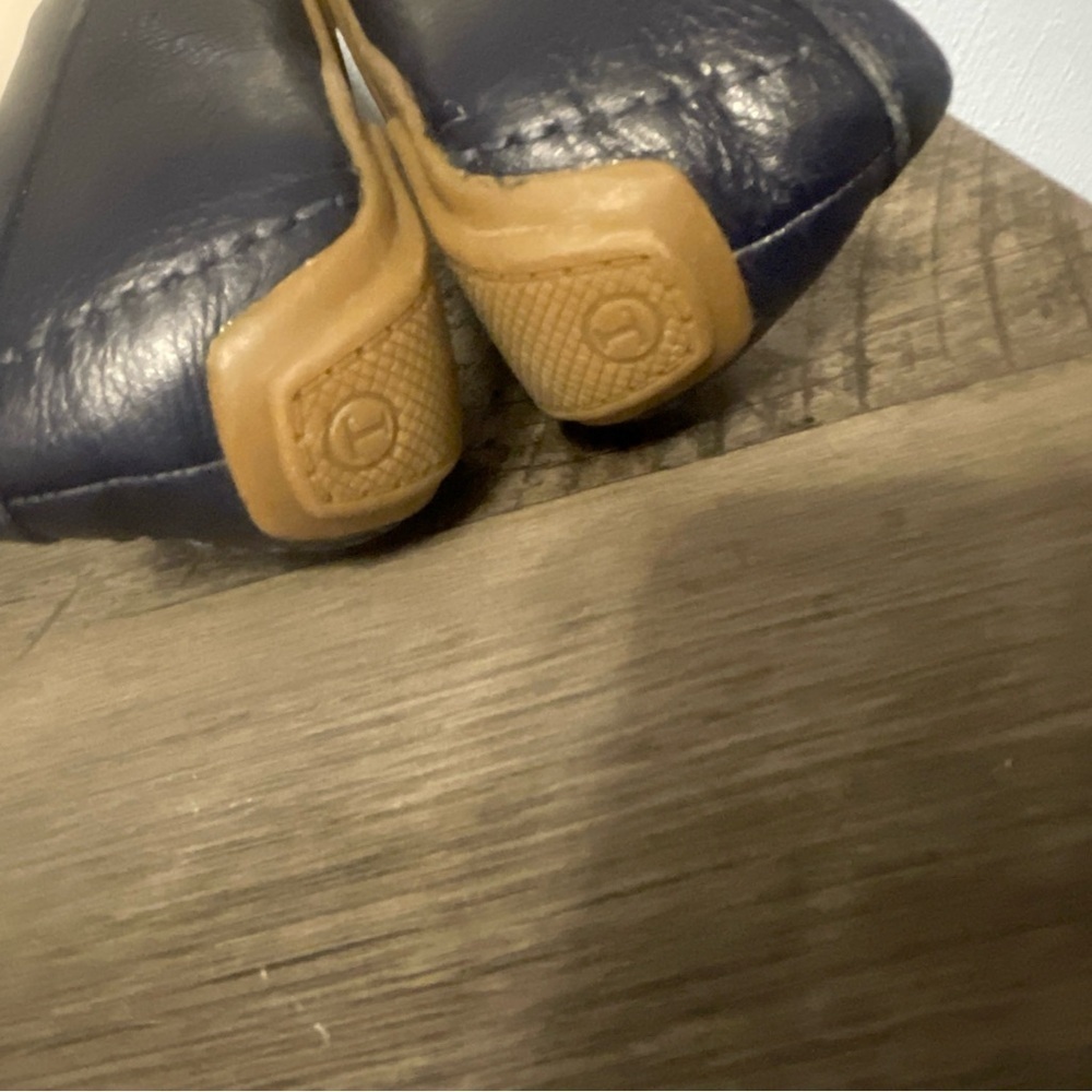 Talbots Navy Blue Leather Loafers with
Gold Hardware Made In Vietnam Size 8M - Picture 11 of 14